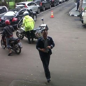 Buru-buru Terjang Macet, Wamenhub Naik Ojek dari Tanjung Priok