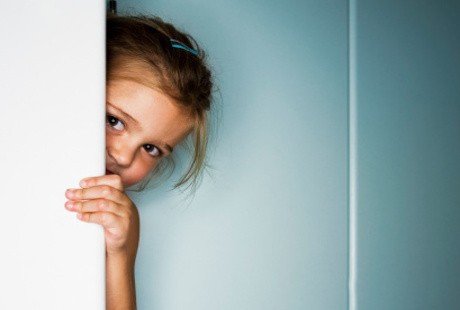 Anak yang Sulit Bersosialisasi Rentan Jadi Korban Foto Cabul di Internet