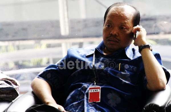 Datang Naik Alphard, Sutan Bhatoegana Penuhi Panggilan KPK