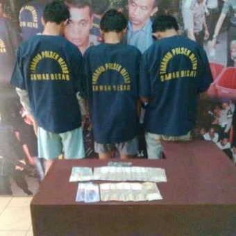 Polisi Tangkap 3 Warga yang Paksa Pengendara Beri Uang Saat Banjir
