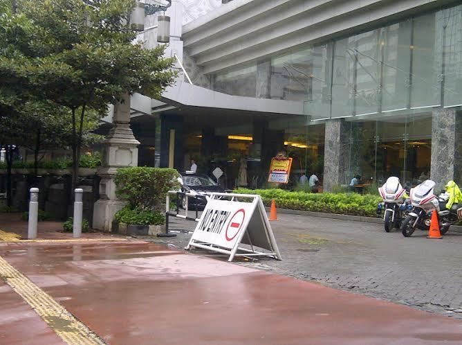 Palang Exit di Hotel Sahid Kini Masuk Kandang, Trotoar di Sudirman Plong