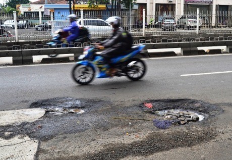 Awas! Banyak Jalan Berlubang Pejaten Arah Kuningan, Ini Lokasinya