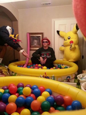 Sudah pasti dia penggemar berat Pikachu. (kredit foto: wired)