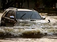 5 Mobil yang Tangguh Terabas Banjir 