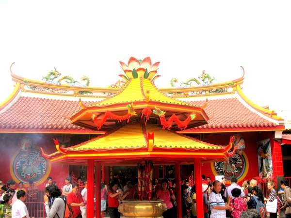 Rayakan Meriahnya Imlek di 5 Kelenteng Ini