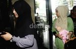 Bertemu di KPK Darin dan Sefti Cipika-cipiki