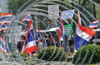 Para demonstran Thailand bertekad untuk menduduki Bangkok hingga mereka memenangi perjuangan untuk menggulingkan pemerintahan Yingluck. (AFP)