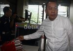 Saan Bawakan Dua Buku Untuk Anas
