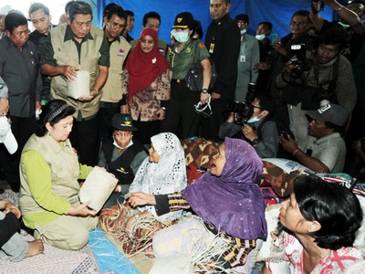 Presiden SBY Kunjungi Korban Bencana Sinabung