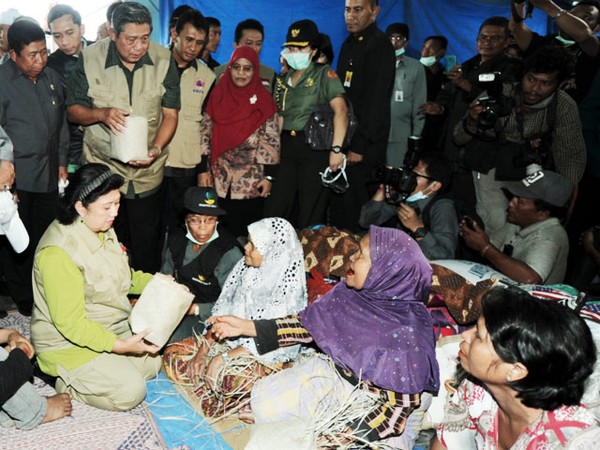 Presiden SBY Kunjungi Korban Bencana Sinabung