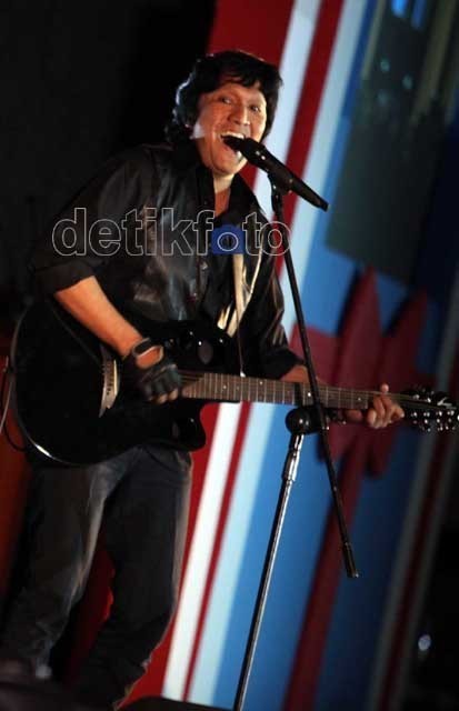 Kecelakaan Ikang Fawzi Dikarenakan Sang Sopir Mengantuk