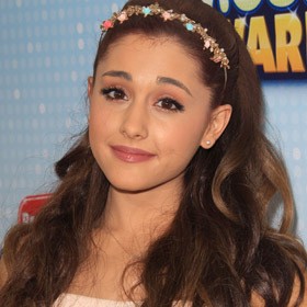 Curhat Ariana Grande Soal Rambut Palsunya