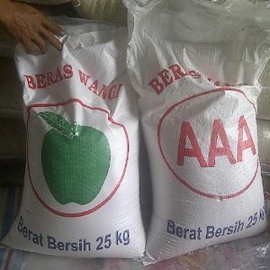Ini Penampakan Beras Impor Ilegal Asal Vietnam di Pasar Cipinang