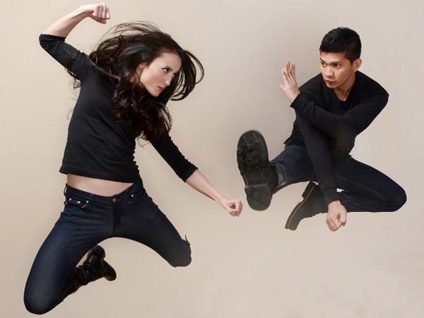 Aksi Julie Estelle si Hammer Girl di Sundance Film Festival