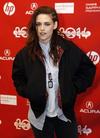 Gaya Kristen Stewart saat hadir di Sundance Film Festival 2014 yang digelar di Park City, Utah beberapa waktu lalu. REUTERS/Jim Urquhart.