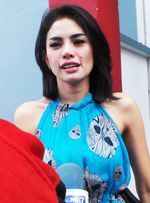 Nikita Mirzani Menahan Tangis