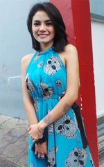 Nikita Mirzani Menahan Tangis