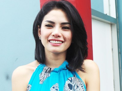 Nikita Mirzani Menahan Tangis