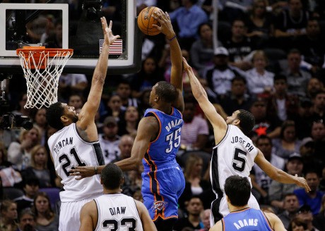 Durant Lanjutkan Rentetan Bikin 30 Poin Lebih, Thunder Atasi Spurs