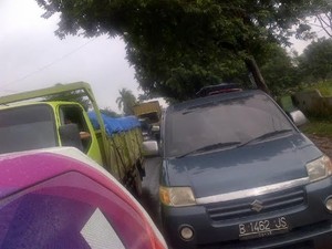 Imbas Pengalihan Lalin Cipularang, Jl Cikopo Raya Macet Parah