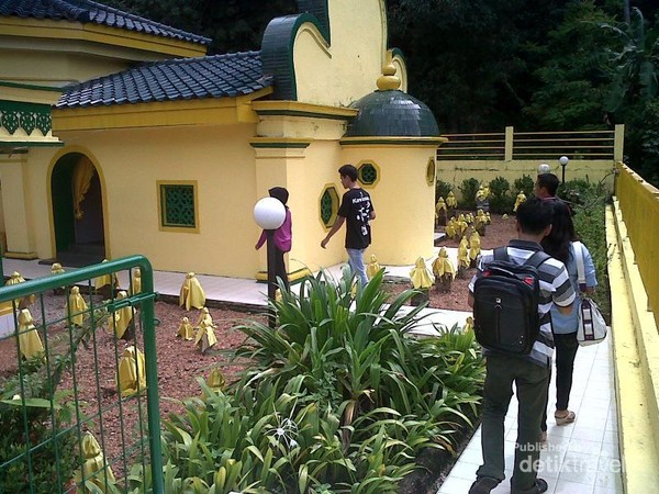 Ada Masjid dari Putih Telur di Pulau Penyengat