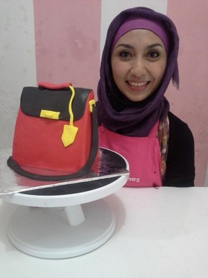 Hesti Merina, Berawal Titip Snack di Warung Kini Jadi Pengusaha Kue Sukses