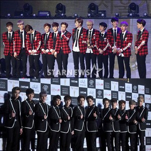 EXO Tambah Koleksi Piala di Seoul Music Award ke-23