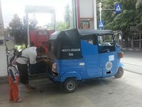 Apa tangki BBG-nya sudah diganti lagi dengan tangki bensin? Entah lah. (Foto: Abbeyis).