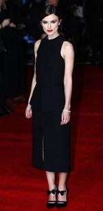 Keira Knightley Seksi Berbibir Merah