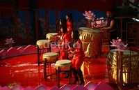 Chinese percussion battle tampil untuk menyemarakan Imlek.