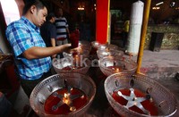 Bersih-bersih vihara ini merupakan ritual seminggu sebelum perayaan Imlek sebagai simbol penghormatan kepada para dewa.