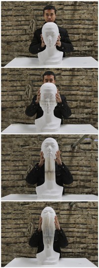 Foto Kombinasi Li Hongbo Menunjukan salah satu karya patungnya yang terbuat dari 6000 lembar kertas. REUTERS / Jason Lee.