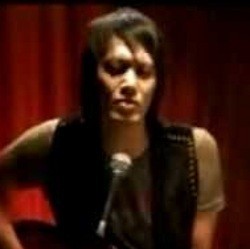 Musisi Anda Bunga Perdana Mengalami Kecelakaan