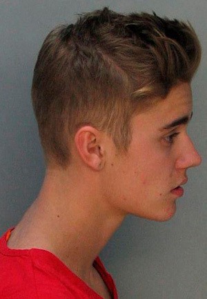 Justin Bieber Ngaku Hanya Konsumsi Obat-obatan yang Diberikan Ibunya