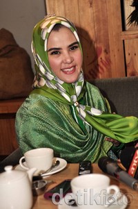 Gaya Angel Lelga berhijab. Noel/detikHOT.