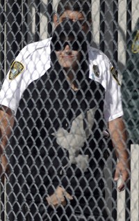 Ia nampak tersenyum. REUTERS/Andrew Innerarity.