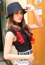 Warna Rambut Baru si Cantik Dara The Virgin