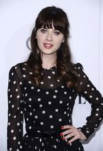 Zooey Deschanel Cantik Dibalut Dress Polkadot