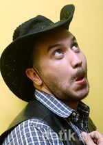 Gary Iskak Bergaya ala Cowboy