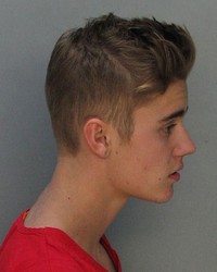 Foto Bieber dari pihak kepolisian. REUTERS/Miami-Dade Corrections and Rehabilitation Department/Handout.