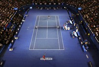 Nadal dan Federer berusaha untuk saling mengalahkan di semifinal Australia Terbuka di Rod Laver Arena, Jumat (24/1/2014). Reuters/David Gray.
