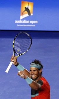Ekspresi kegembiraan Nadal seusai mengalahkan Federer. Dalam pertandingan ini, Nadal berhasil mengalahkan Federer dengan skor 7-6(4), 6-3, dan 6-3. Reuters/Jason Reed.
