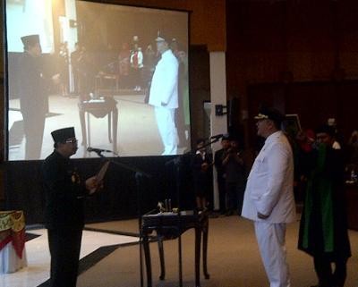 Gubernur Soekarwo Resmi Lantik Wakil Walikota Surabaya