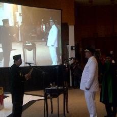 Gubernur Soekarwo Resmi Lantik Wakil Walikota Surabaya