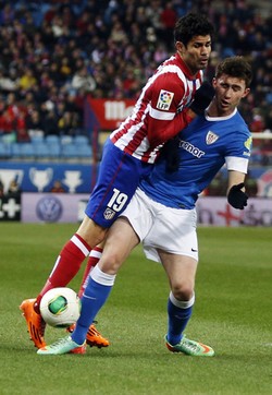 Skor 1-0 bertahan hingga laga usai dan Bilbao gantian menjamu Atletico di San Mames pada 29 Januari mendatang. REUTERS/Sergio Perez.