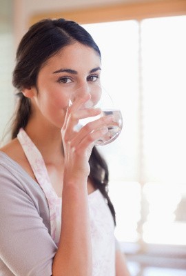 Sarapan Yogurt dan Minum Air Putih Cegah Keinginan Ngemil Makanan Manis