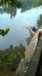 Sesosok Mayat Ditemukan Mengambang di Kali Pasar Baru