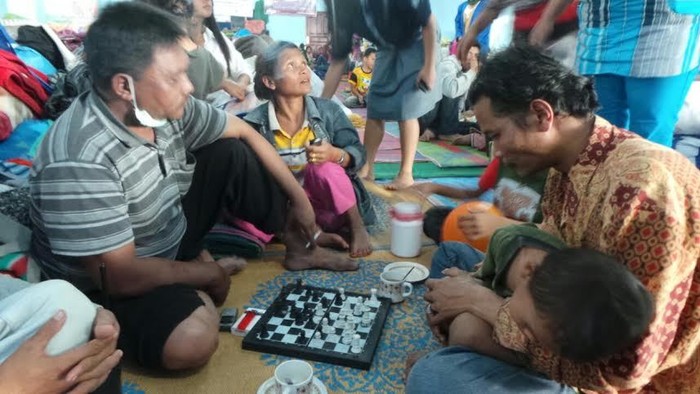  Sarana Bilik Asmara di Pengungsian Sinabung