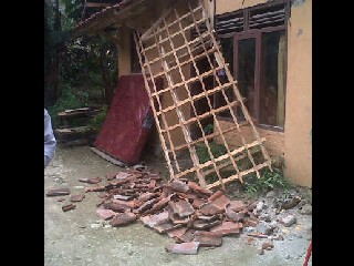 Digoyang Gempa Kebumen, Atap Rumah Warga Pangandaran Roboh