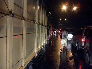 Macet Parah di Tol Cikampek, Pengendara: Ini Mah Parkir!